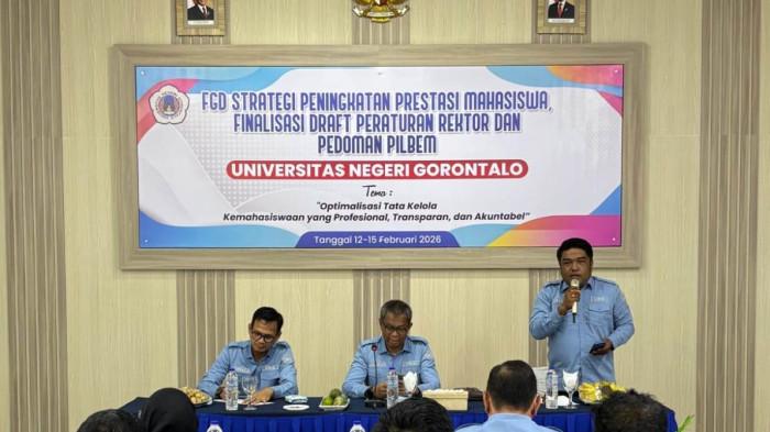 FGD PRESTASI UNG - Suasana forum diskusi pimpinan dan pengelola kemahasiswaan - UNG siapkan strategi dan regulasi baru bidik lompatan prestasi mahasiswa 2026 lewat FGD dan penguatan pembinaan.
