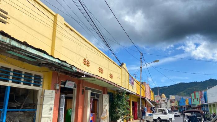 terpantau cerah berawan pada pukul 14.38 WITA