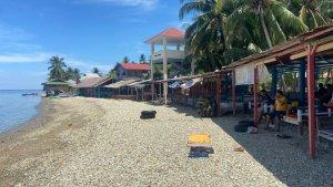 1342023_Suasana-Pantai-Botutonuo.jpg