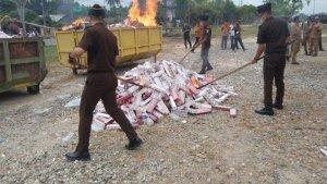 1452024-_Pemusnahan-barang-bukti-rokok-ilegal.jpg