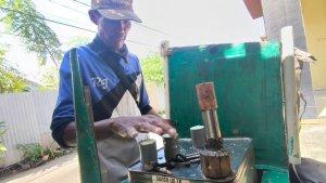 2024-05-18_Pedagang-kue-putu.jpg