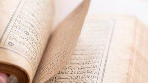 Al-Quran-kitab-suci-umat-Islam.jpg