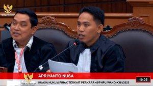 Apriyanto-Musa-Kuasa-Hukum-Adhan-Dambea-saat-membacakan-petitum.jpg