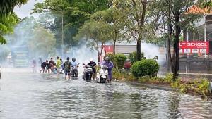 BANJIR-Kondisi-Jalan-Udayana-di-Jembrana.jpg