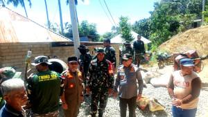 Bupati-Gorontalo-saat-meninjau-pembangunan.jpg