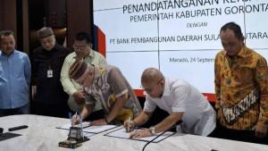 Bupati-Gorontalo-tanda-tangani-kerja-sama-dengan-Bank-SulutGo.jpg