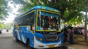 Bus-bertarif-murah-sedang-menunggu-penumpang-di-Kota-Gorontalo.jpg
