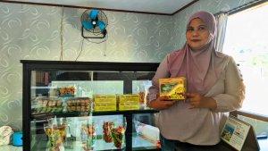Farida-Yusuf-45-Penjual-pia-jajanan-khas-Gorontalo.jpg
