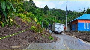 Garis-polisi-masih-terpasang-di-area-bekas-tanah-longsor-di-Desa-Taludaa.jpg