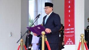 Gubernur-Gorontalo-Gusnar-Ismail-saat-menjadi-inspektur-ttthyhy.jpg