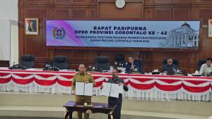 Gubernur-Gusnar-Ismail-dan-Ketua-DPRD-Provinsi-Gorontalo-Thomas-Mopili-fff.jpg