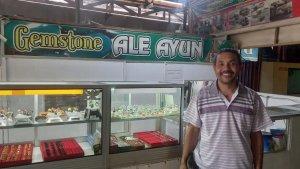 Hairun-Sau-Penjual-batu-akik-di-Kota-Gorontalo.jpg