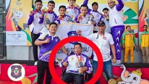 Herson-Taha-saat-duduk-di-kursi-roda-mendampingi-atlet-Sepak-Takraw-Gorontalo-di-PON-2024-Aceh.jpg