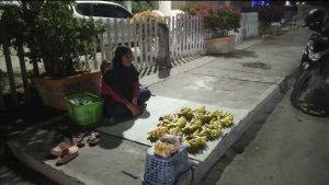 Iyan-penjual-buah.jpg