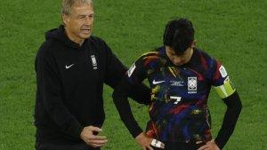 Jurgen-Klinsmann-dan-Son-Heung-min-setelah-kalah-dari-Yordania.jpg
