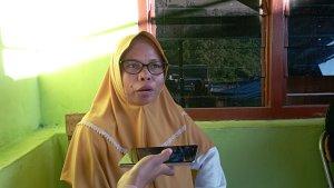 KERACUNANA-MAKANAN-Dian-Tuntula-salah-seorang-warga.jpg