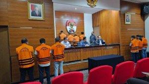 KPK-tetapkan-10-orang-sebagai-tersangka-dalam-kasus-dugaan-suap-pembangunan.jpg