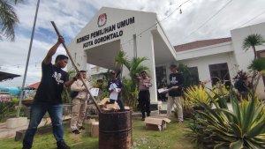 KPU-Kota-Gorontalo-membakar-logistik-Pemilu-2024.jpg