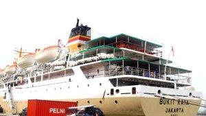 Kapal-Motor-Bukit-Raya-bersandar-di-Pelabuhan-Belawan.jpg
