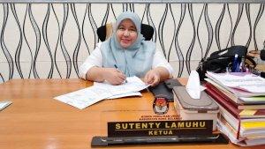Ketua-KPU-Bone-Bolango-Sutenty-Lamuhu-II.jpg