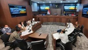 Ketua-Komisi-Pemilihan-Umum-KPU-RI-Hasyim-Asyari-dengan-pengadu-dugaan-asusila.jpg