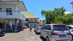 MOBIL-DINAS-Sejumlah-mobil-operasional-dinas-Pemkot-Gorontalo-di-depan-Kantor-Wali-Kota.jpg