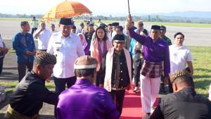 Menko-PM-RI-Muhaimin-Iskandar-saat-tiba-di-Bandara-Jalaluddin-Gorontalo.jpg