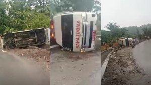 Mobil-ambulance-terbalik-di-tanjakan.jpg