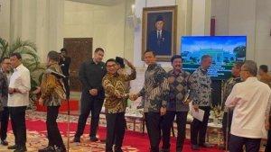 Momen-Moeldoko-bersalaman-dengan-AHY.jpg