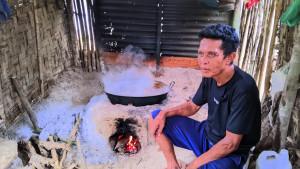 PEMBUAT-GULA-MERAH-Misi-Nusi-Warga-Desa-Modelidu-Kecamatan-Telaga-Biru.jpg