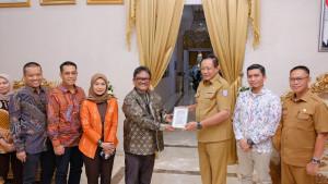 PT-PLN-Bersama-Gubernur-Gorontalo-Gusnar-Ismail-nxnf.jpg