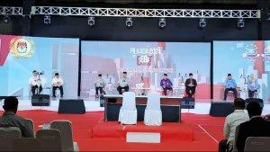 Para-paslon-cagub-cawagub-Gorontalo-duduk-di-atas-panggung.jpg