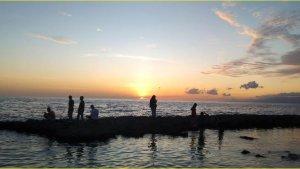 Pemandangan-sunset-di-Pantai-Desa-Molotabu.jpg