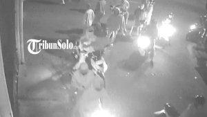 Rekaman-CCTV-Kejadian-tawuran-remaja-terjadi-di-jalan-Veteran.jpg