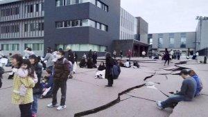 Retakan-jalan-akibat-gempa.jpg