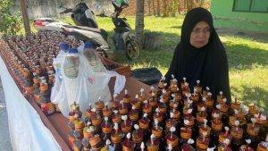 Rita-Polapa-58-penjual-lampu-botol.jpg