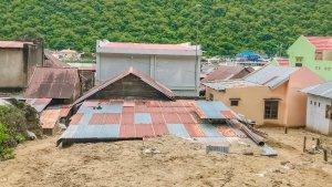 Sebanyak-14-rumah-terdampak-longsor-di-Pabean-Kelurahan-Tenda-88899.jpg