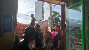 Sejumlah-petugas-Satpol-PP-Kota-Gorontalo-merazia-miras.jpg