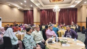 Sekda-Sugondo-Makmur-mengenakan-batik-ungu.jpg