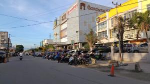 Suasana-parkir-liar-di-depan-Gorontalo-Mall-88888.jpg