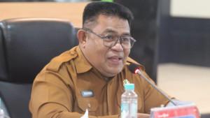 Sugondo-Makmur-saat-memimpin-rapat-di-Kantor-Pemkab-Gorontalo.jpg