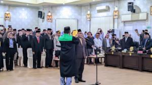Susanto-H-Liputo-saat-mengucapkan-sumpah-janji-sebagai-Anggota-DPRD-Kota-Gorontalo.jpg