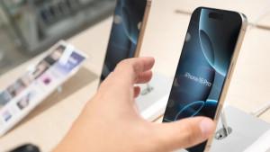 TEKNO-Apakah-iPhone-lipat-akan-mampu-mengalahkan-Samsung.jpg