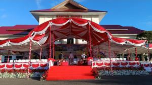 Tamu-datang-di-kantor-bupati-gorut.jpg