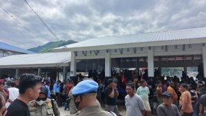 UPTD-dan-Satpol-PP-tiba-di-TPI-Tenda-Kota-Gorontalo.jpg