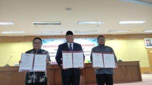 Universitas-Negeri-Gorontalo-menandatangani-MoU-dengan-Bawaslu-dan-KPU.jpg