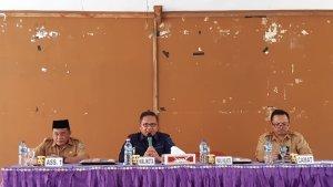 Wali-Kota-Gorontalo-Marten-Taha-saat-mengunjungi-Kecamatan-Kota-Selatan.jpg