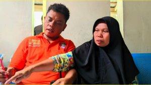 Yusna-Abubakar-menceritakan-kepada-petugas-Damkar-Kabupaten-Gorontalo.jpg