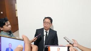 akil-Ketua-BK-DPRD-Gorontalo-Umar-Karim-saat-diwawancarai.jpg