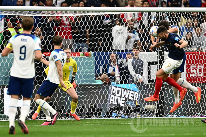 111222-giroud.jpg